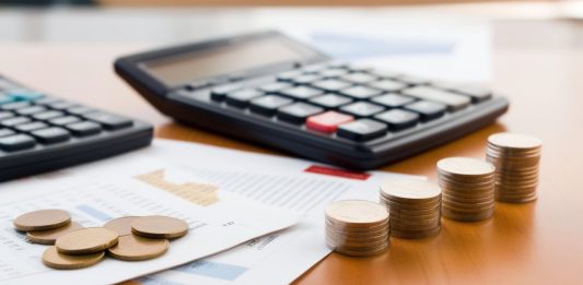 Épargner efficacement avec des revenus irréguliers : le guide ultime